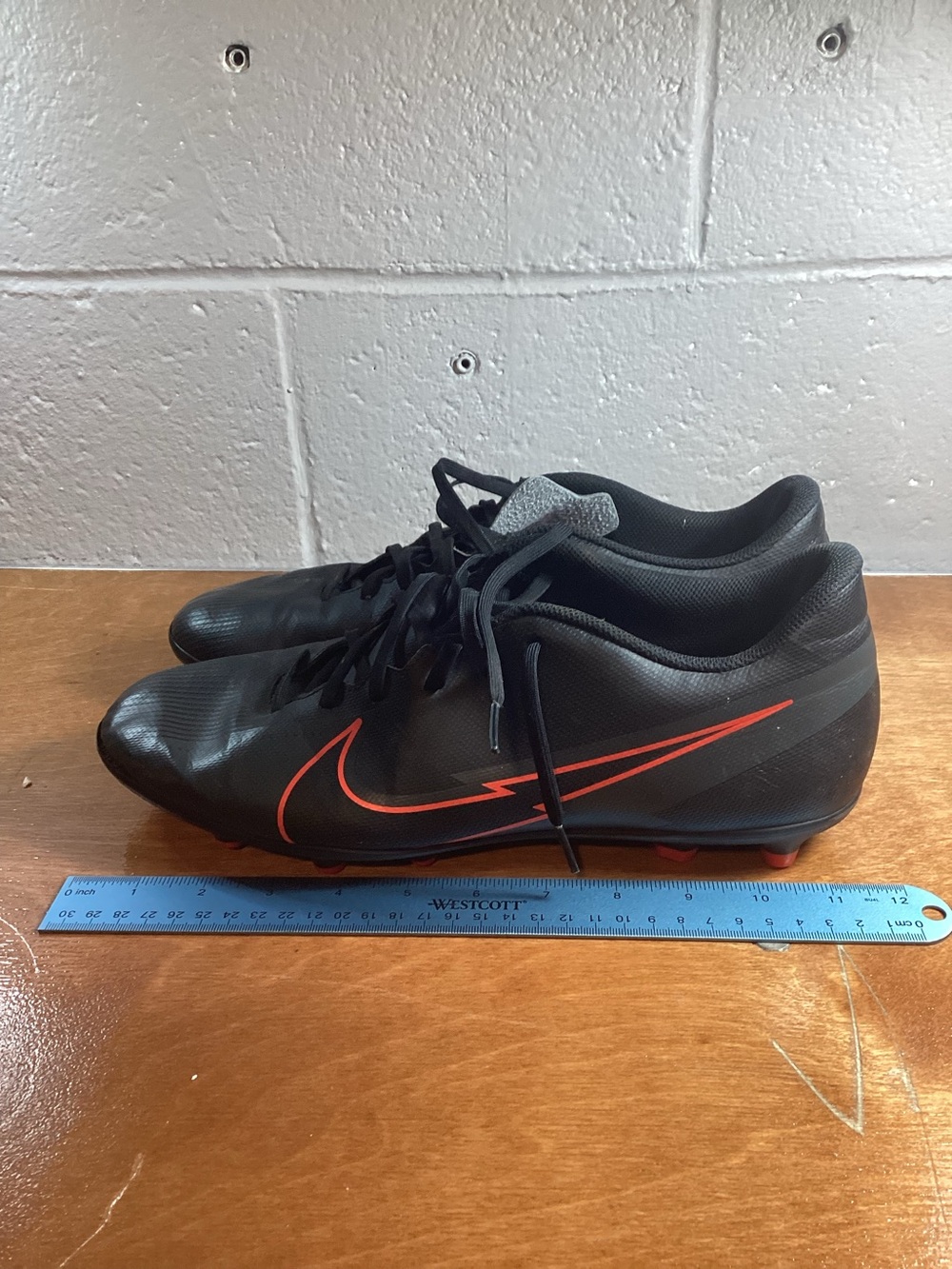 Nike Mercurial Vapor Academy Men’s FG/MG Soccer Cleats Black Red size 12 US